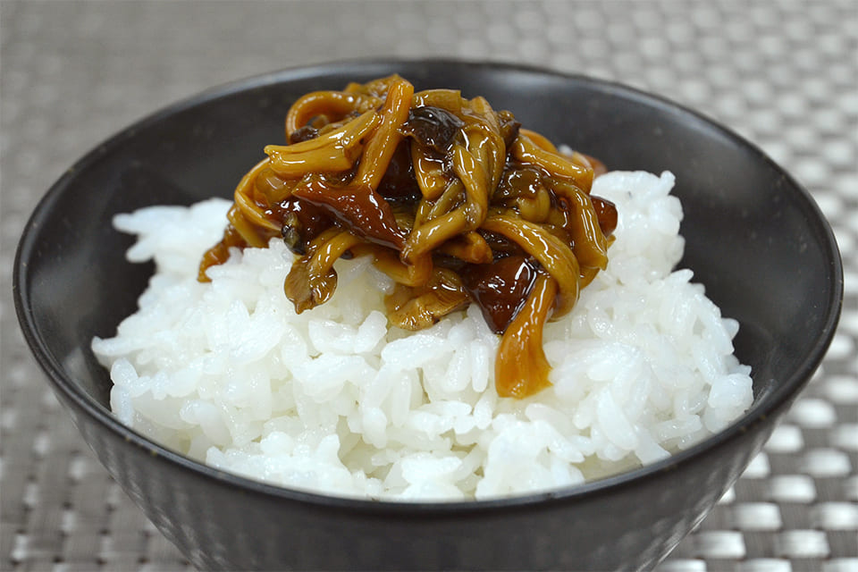 ご飯の上に乗せた元祖のなめ茸秀峰